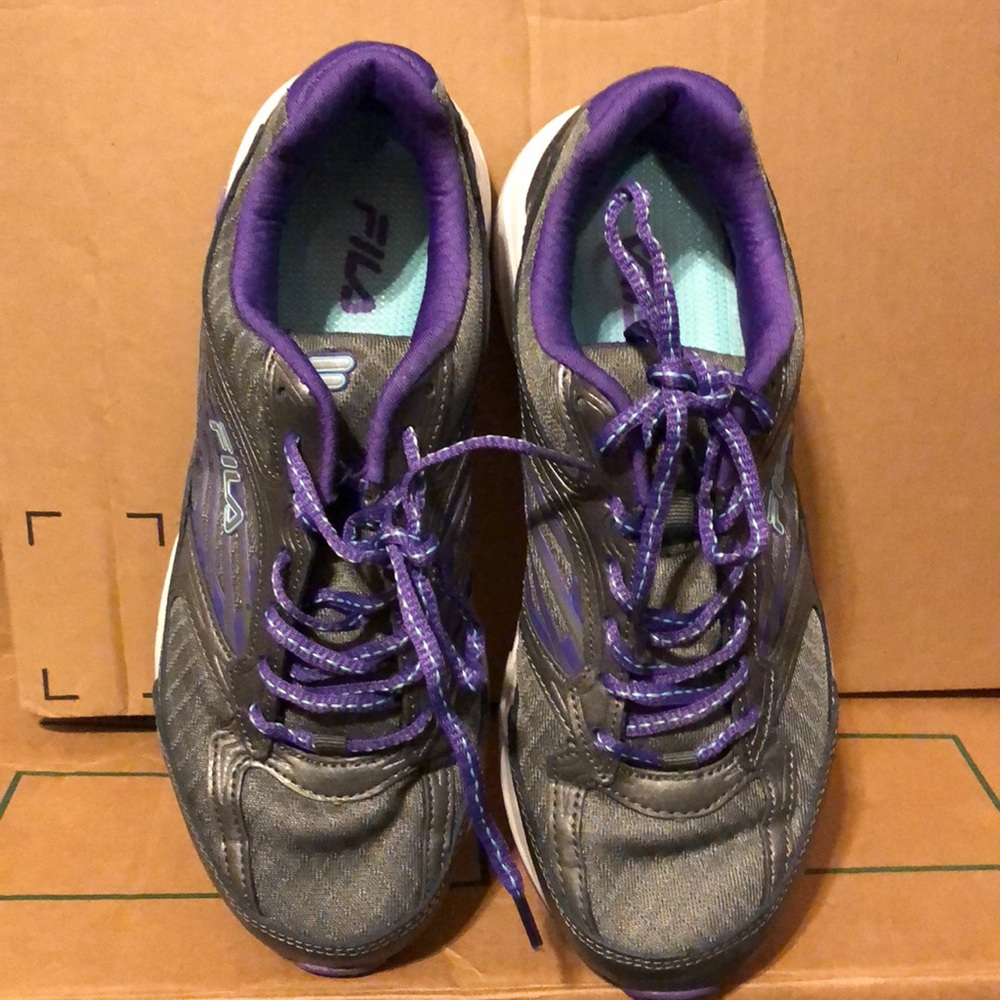 Fila tennis shoes like new barely worn